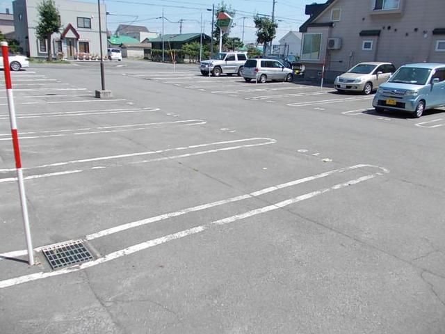 【旭川市東光六条のマンションの駐車場】