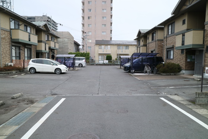 【リビングタウン堅田　Ｂ棟の駐車場】