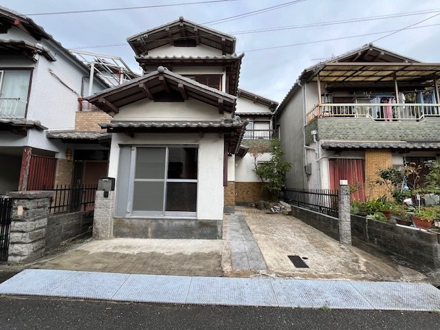 山中田町1丁目貸家の建物外観