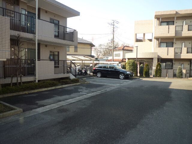 【横浜市泉区中田東のマンションの駐車場】