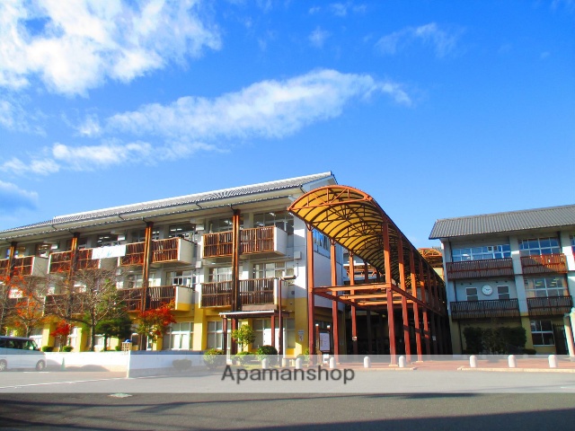 中学校　崇広中学校（中学校）まで775m