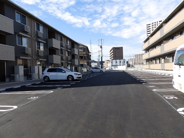 【山口市小郡給領町のアパートの駐車場】