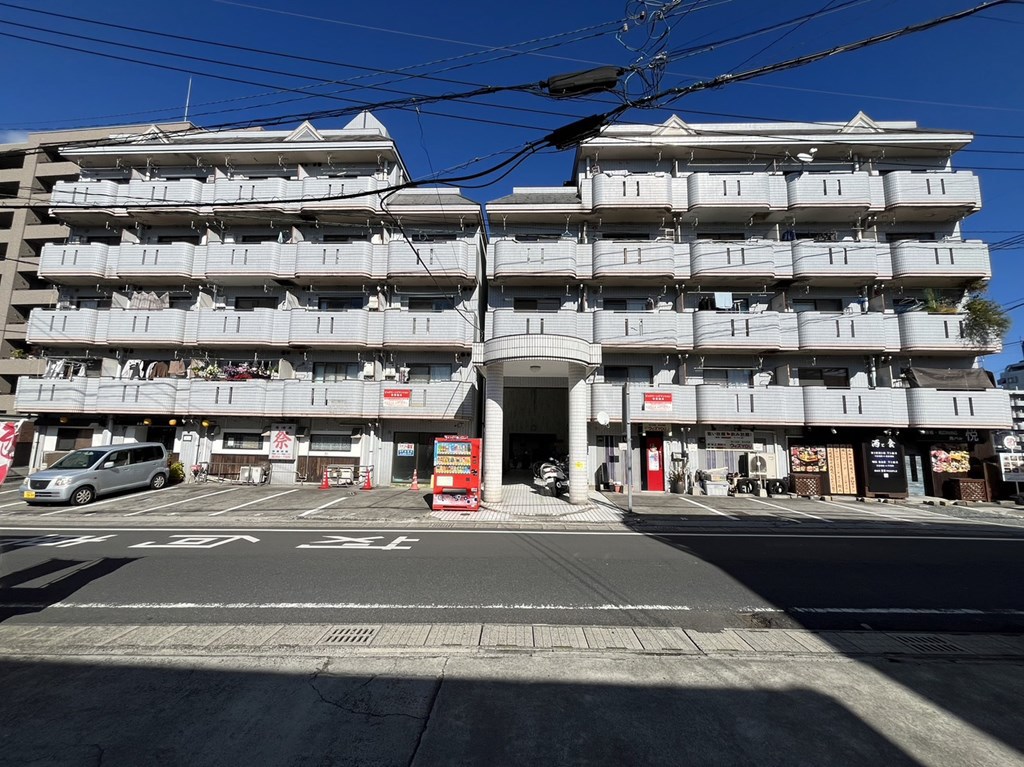 鹿児島市谷山中央のマンションの建物外観