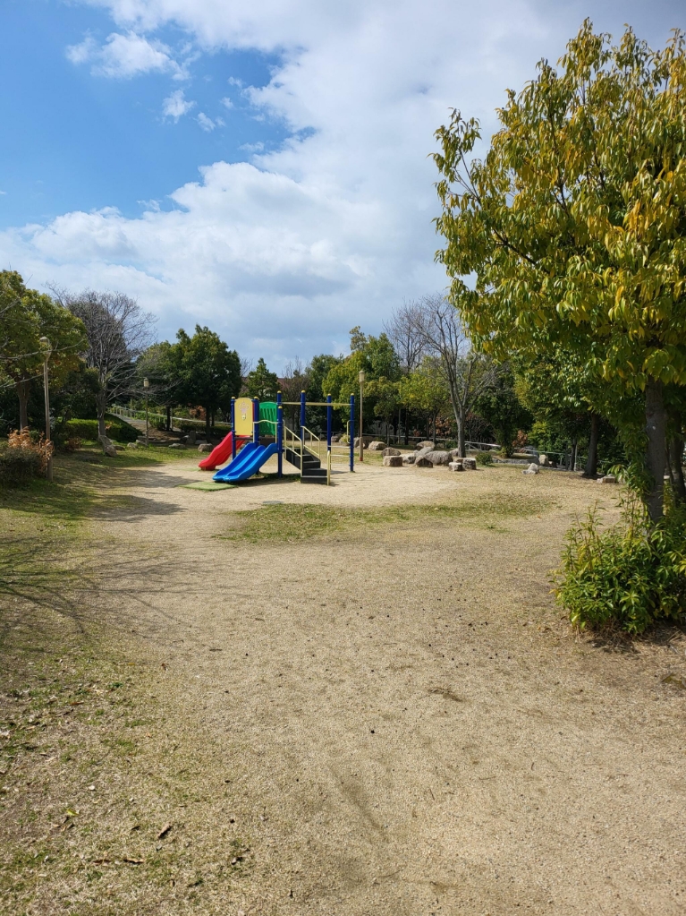 【大阪市西淀川区御幣島のマンションの公園】