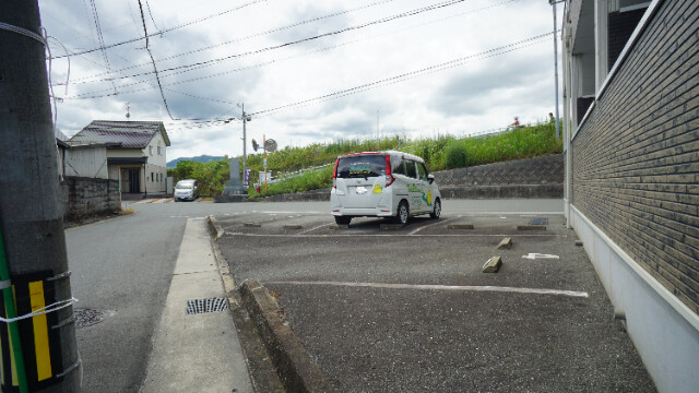 【ライフステージ菰田の駐車場】