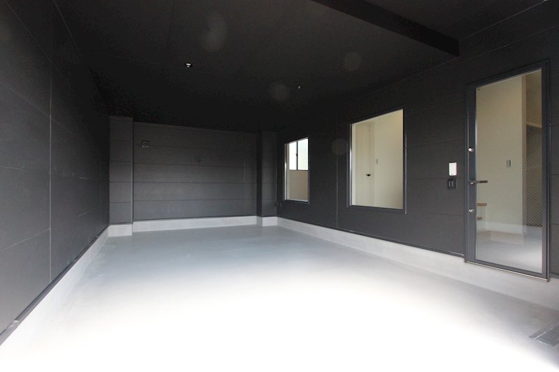 駐車場　Garageに1台＋Garage前に2台駐車可能です★