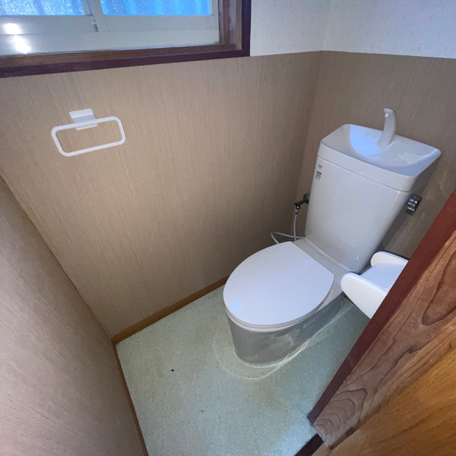 ＪＲ外房線 新茂原駅 徒歩30分 2階建 築43年のトイレ写真