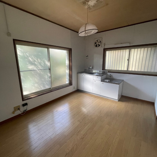 ＪＲ外房線 新茂原駅 徒歩30分 2階建 築43年のキッチン写真