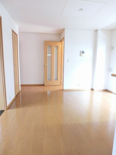 フォーリスト ヒルズ Aの居間写真
