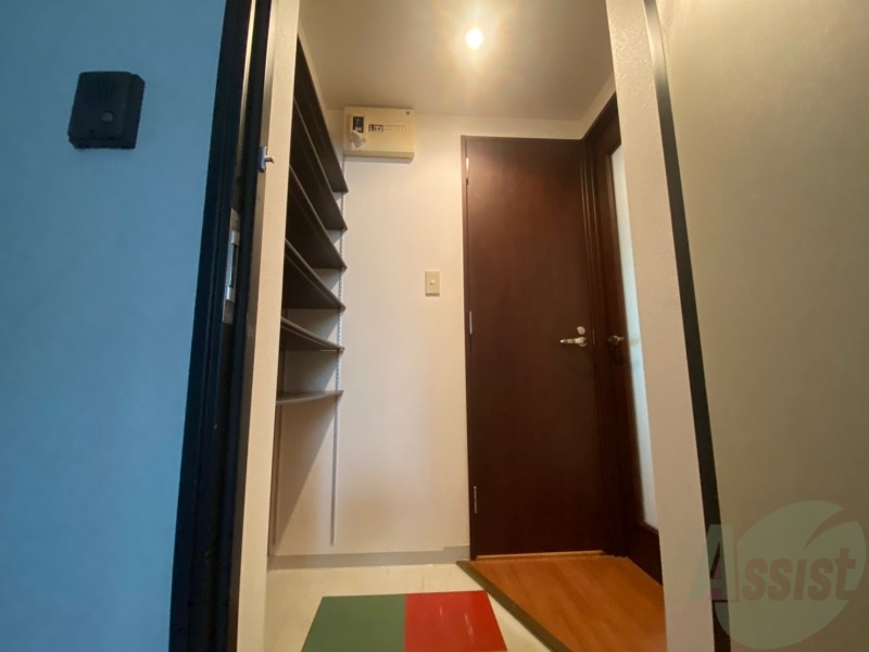 玄関　玄関にはシューズボックスもあって便利そう！