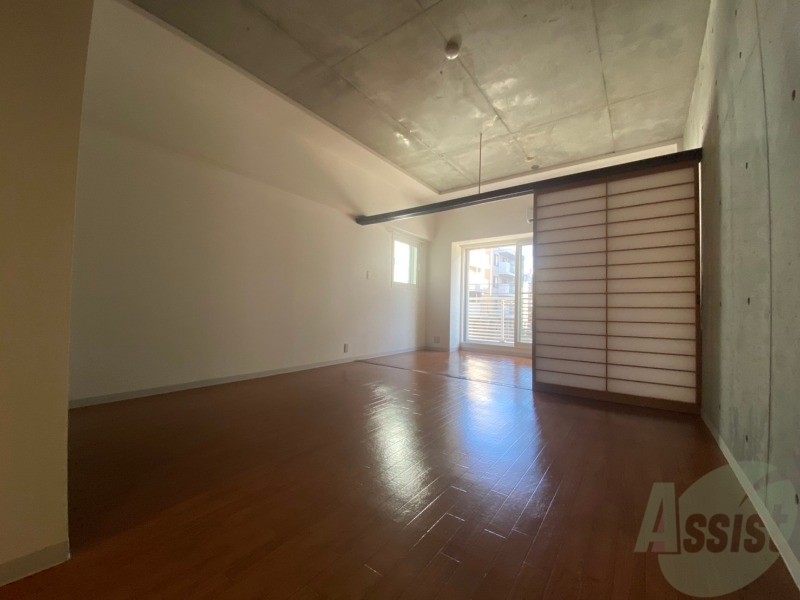 居室・リビング　おしゃれな色合いのリビングになっています！