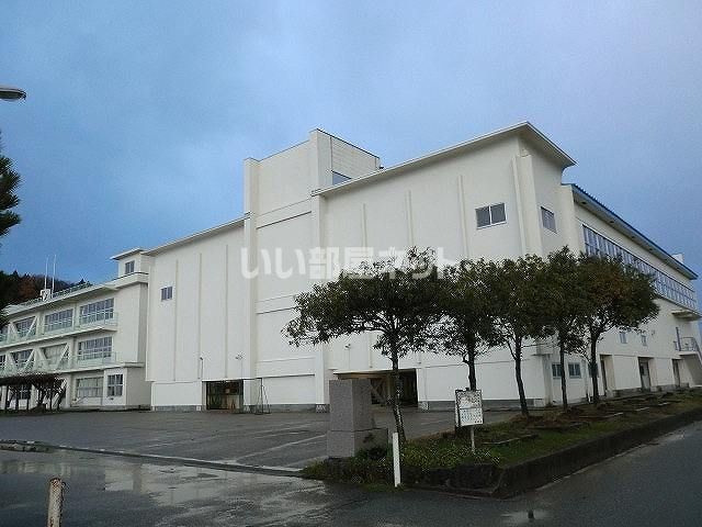 中学校　氷見市立北部中学校（中学校）まで1842m