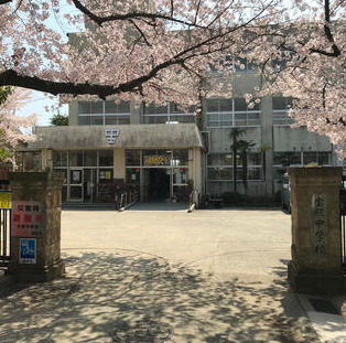 中学校　高砂市立宝殿中学校（中学校）まで1110m