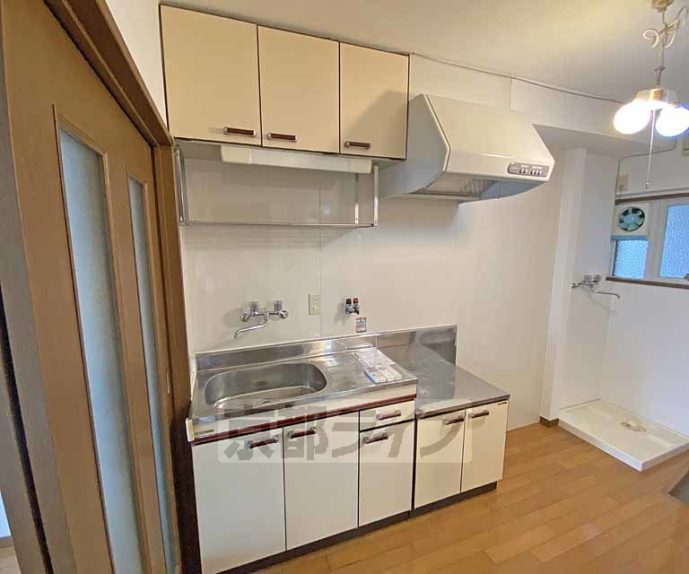 キッチン　収納たっぷりのキッチンです。