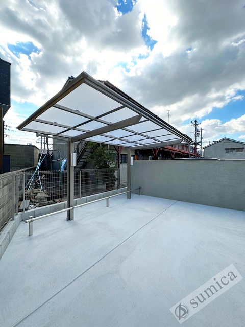 その他共有部分　屋根付き駐輪場。大事な自転車も雨でも安心♪