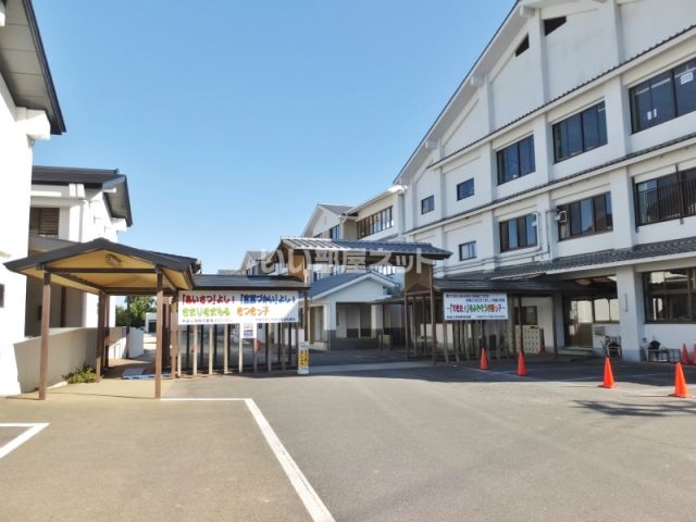 小学校　杵築小学校（小学校）まで617m