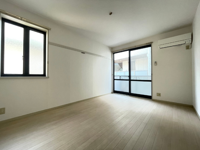 居室・リビング　角部屋のお部屋です