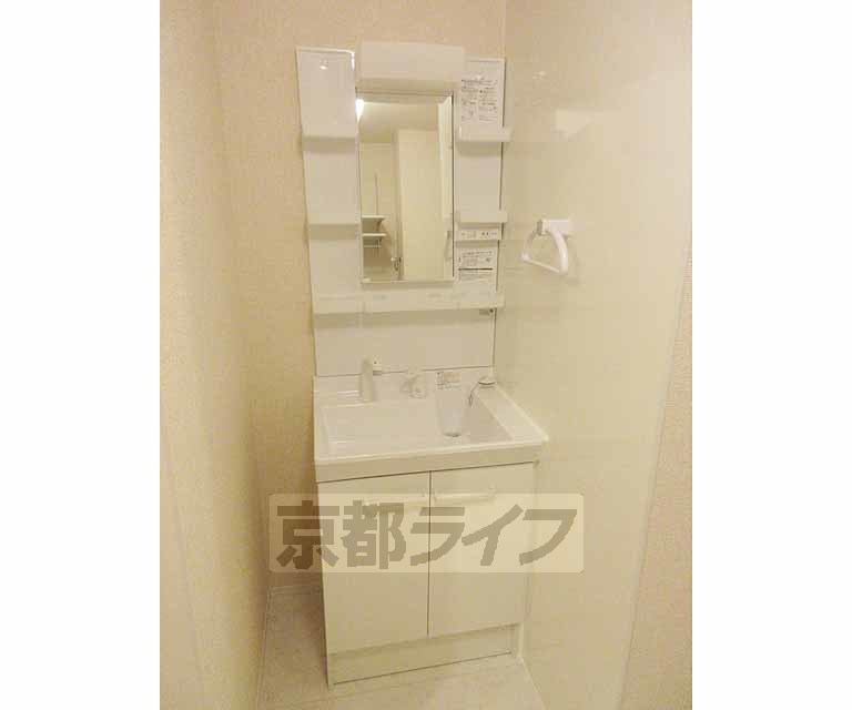 洗面設備　綺麗な洗面所です