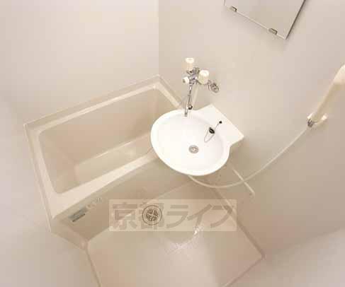 バス・シャワールーム　浴室乾燥機付きのお風呂です。