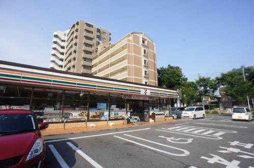 コンビニ　セブンイレブン 福岡塩原3丁目店（コンビニ）まで680m