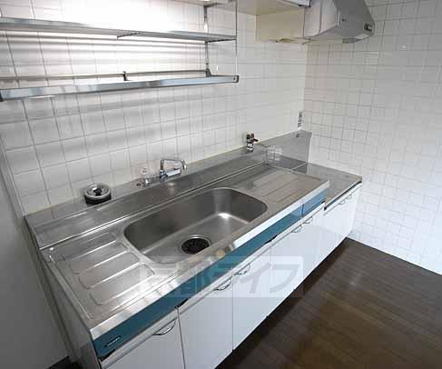 キッチン　広いキッチン。料理スペースも充分とれます