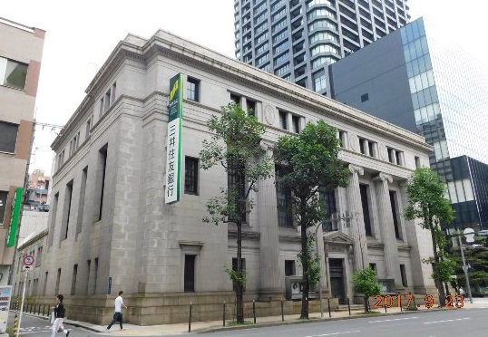 銀行　三井住友銀行大阪中央支店（銀行）まで569m