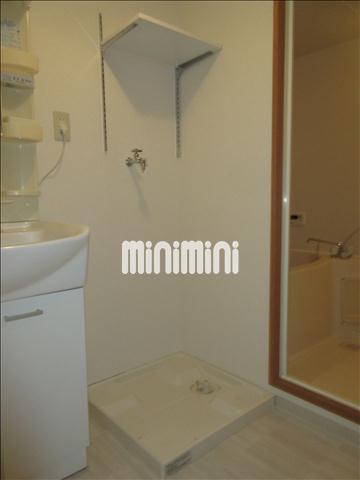 その他設備　洗濯機上も収納に使えます