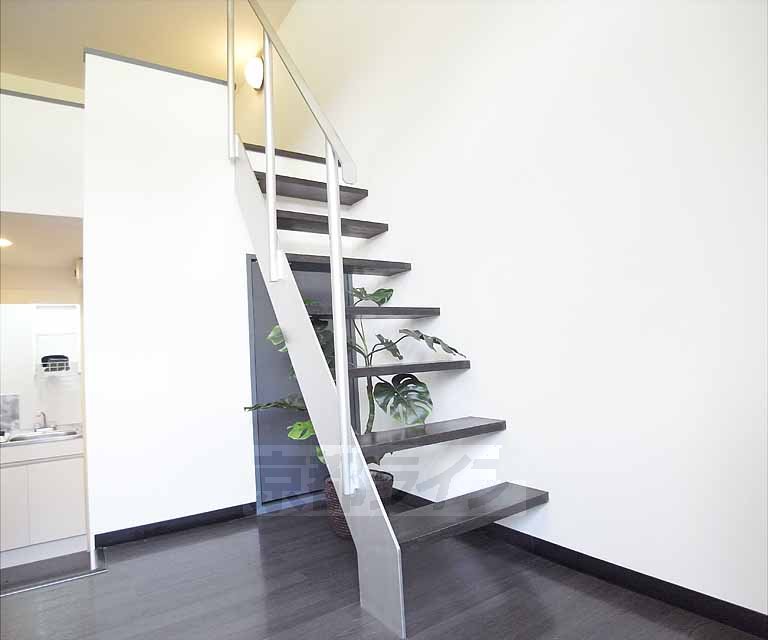 その他部屋・スペース　ロフトに上る階段です。