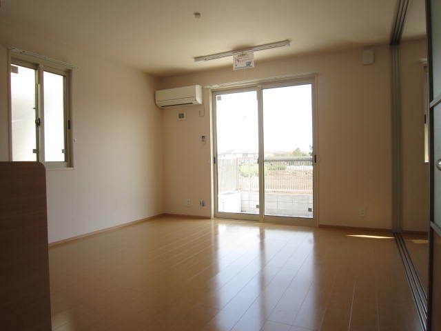 その他部屋・スペース　☆2面採光で明るいリビング☆