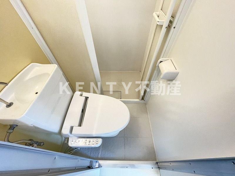 トイレ　落ち着いた色調のトイレです