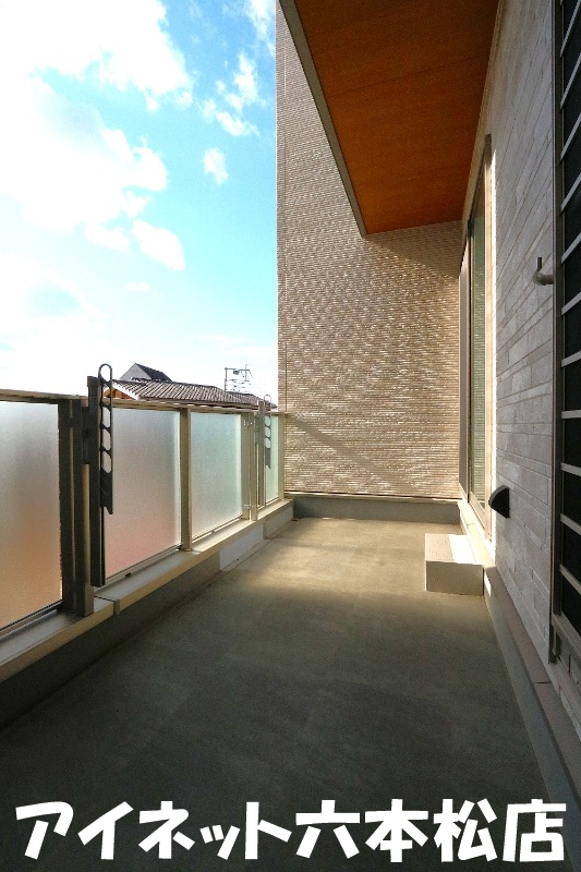 バルコニー　日当たりの良いバルコニーです