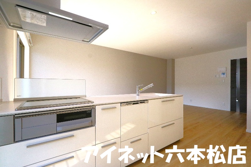 キッチン　IHコンロでお掃除楽々キッチンです