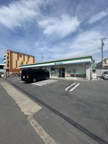 コンビニ　ファミリーマート鵠沼海岸七丁目店（コンビニ）まで243m