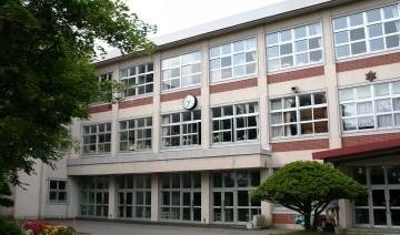 小学校　千歳市立千歳小学校（小学校）まで573m