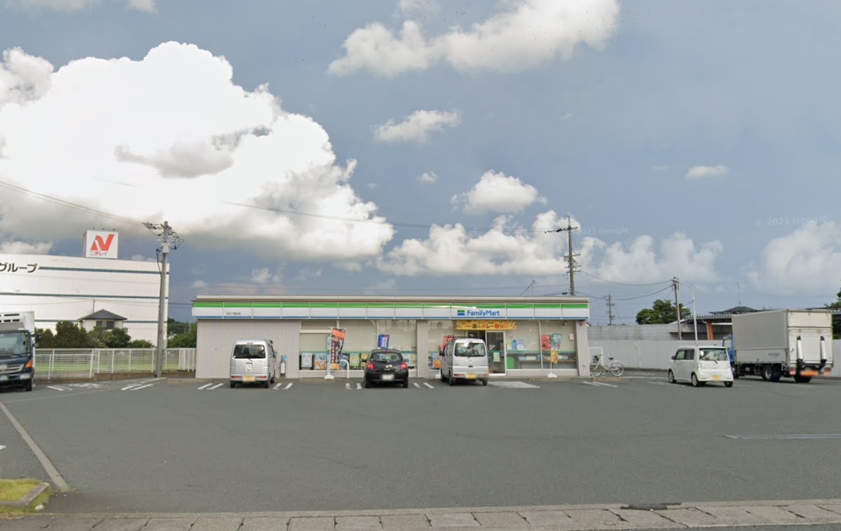 コンビニ　ファミリーマート　浜松下飯田店（コンビニ）まで742m