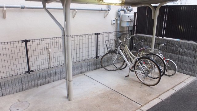 駐車場　駐車場があるので、車を買う予定の方も安心です