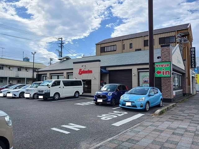 飲食店　サイゼリヤ（飲食店）まで580m