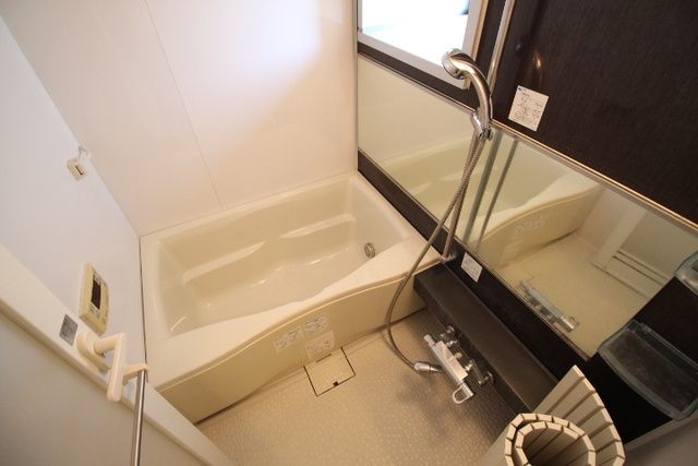 バス・シャワールーム　お風呂で日々の疲れを落としましょう