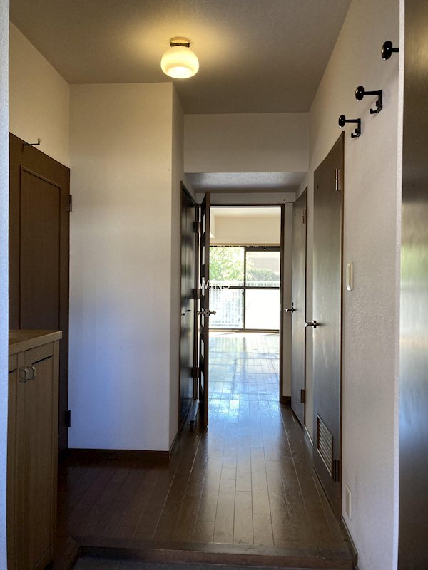 玄関　※別部屋参考写真です。