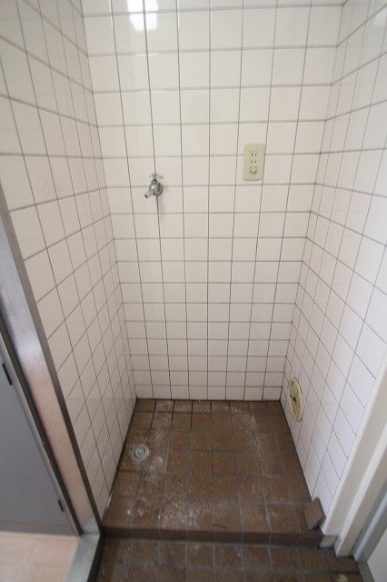 洗面設備　同物件別号室のものです。　家具はイメージです