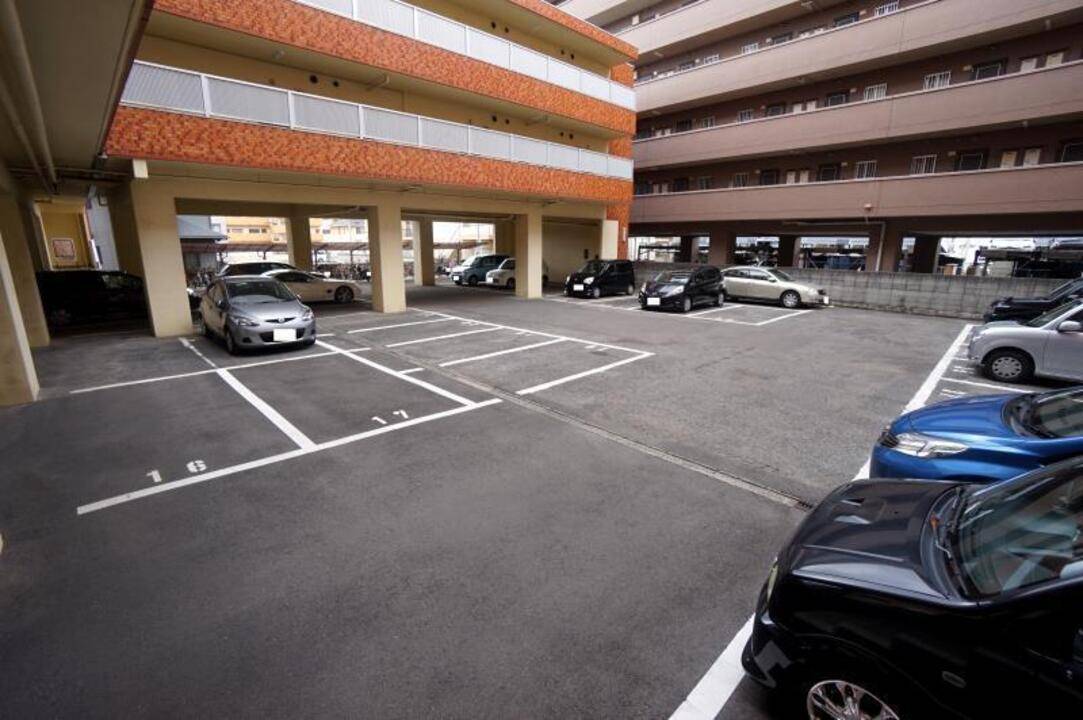 駐車場　駐車場