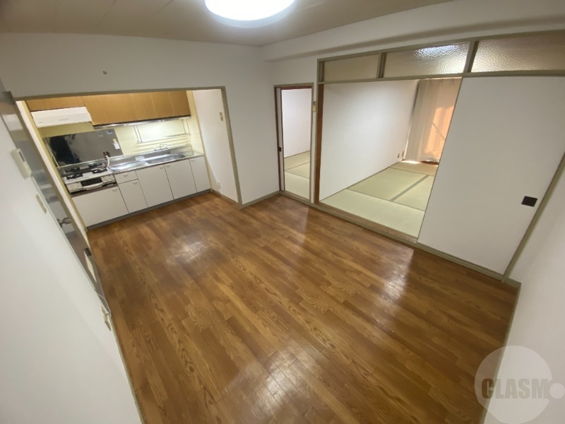 居室・リビング　６．８帖のダイニングキッチン