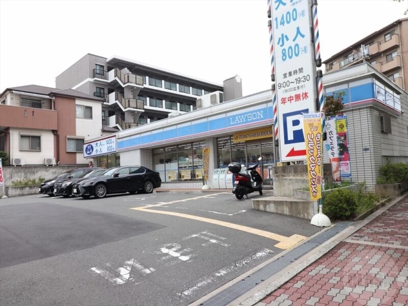 コンビニ　ローソン 吹田千里山東四丁目店（コンビニ）まで311m