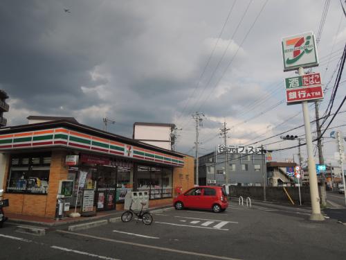 コンビニ　セブンイレブン（コンビニ）まで254m