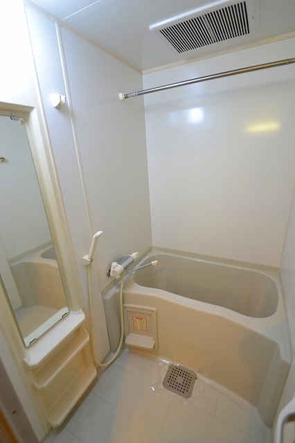 バス・シャワールーム　お風呂場は室内乾燥機も付いてます☆