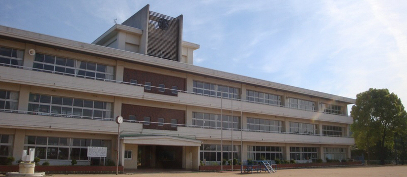 小学校　小宅小学校（小学校）まで742m