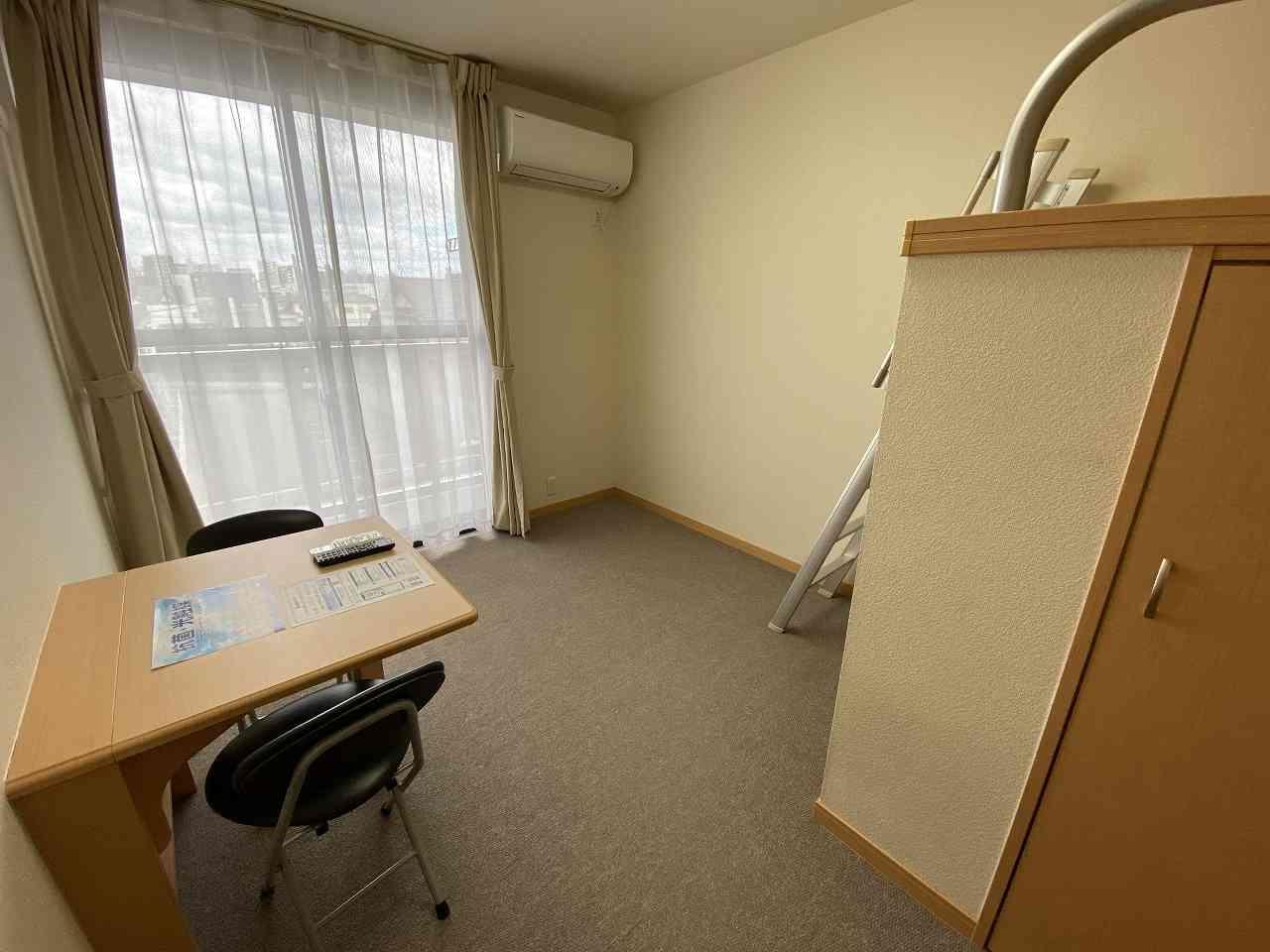 居室・リビング　備品や設備仕様は号室等により異なります現地をご確認下さい。