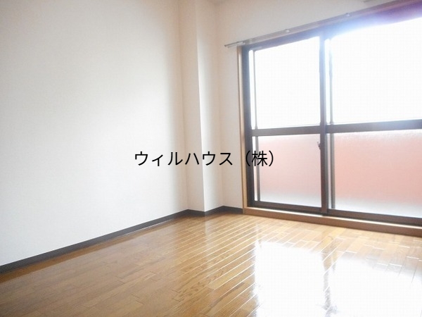 居室・リビング　広々洋室！