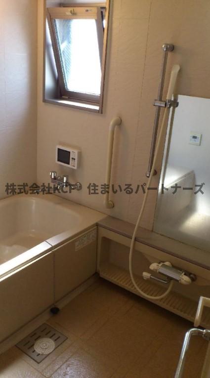 バス・シャワールーム　落ち着いた空間のお風呂です