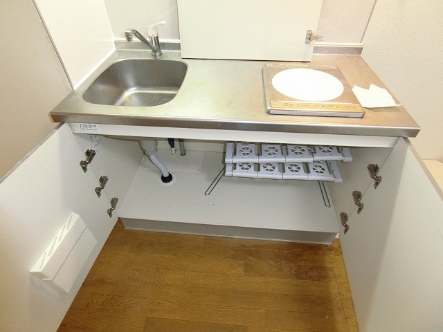 キッチン　収納が多くて料理も捗りそうです